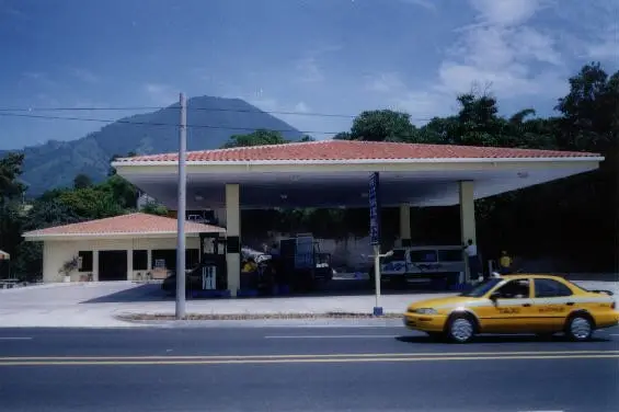 Gasolinera Bernal